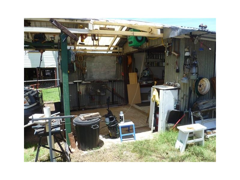 11 CREEK ST, Yuleba QLD 4427