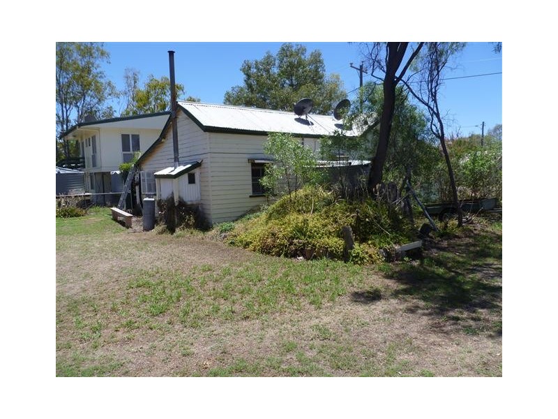 11 CREEK ST, Yuleba QLD 4427