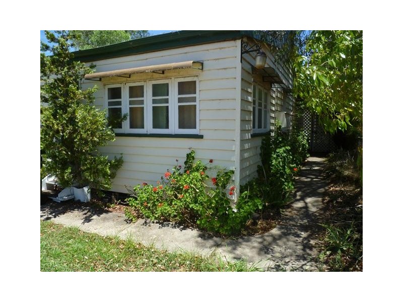 11 CREEK ST, Yuleba QLD 4427