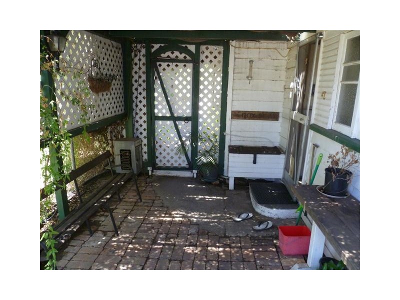 11 CREEK ST, Yuleba QLD 4427