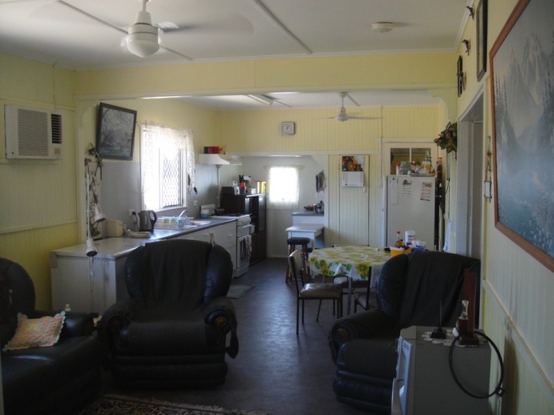 ” Lawn Hill “, Miles QLD 4415