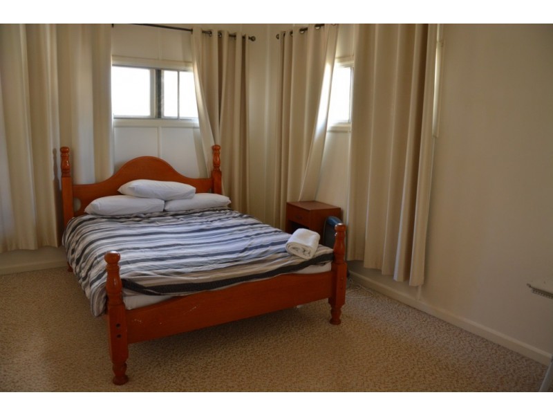 42 ELEANOR STREET, Miles QLD 4415