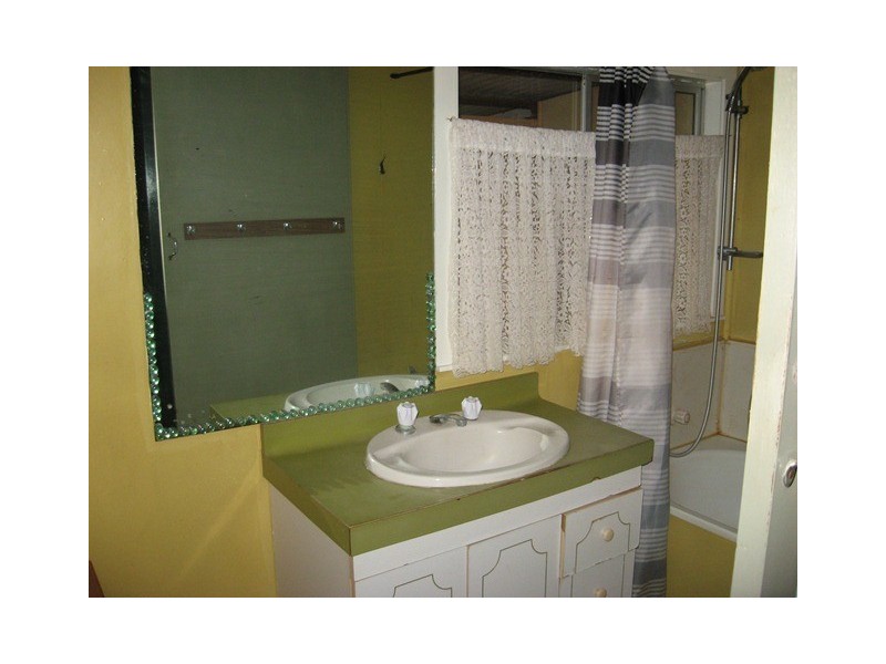 4 BROLGA STREET, Quilpie QLD 4480