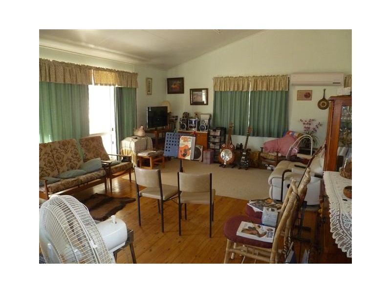 98 Roslyn Drive, Roma QLD 4455