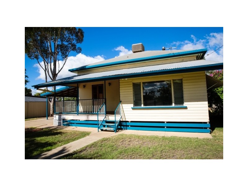 74 Raglan Street, Roma QLD 4455