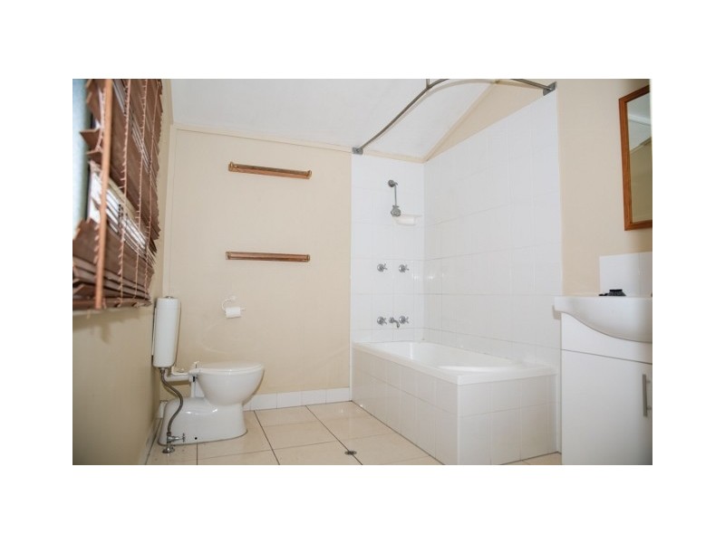 74 Raglan Street, Roma QLD 4455