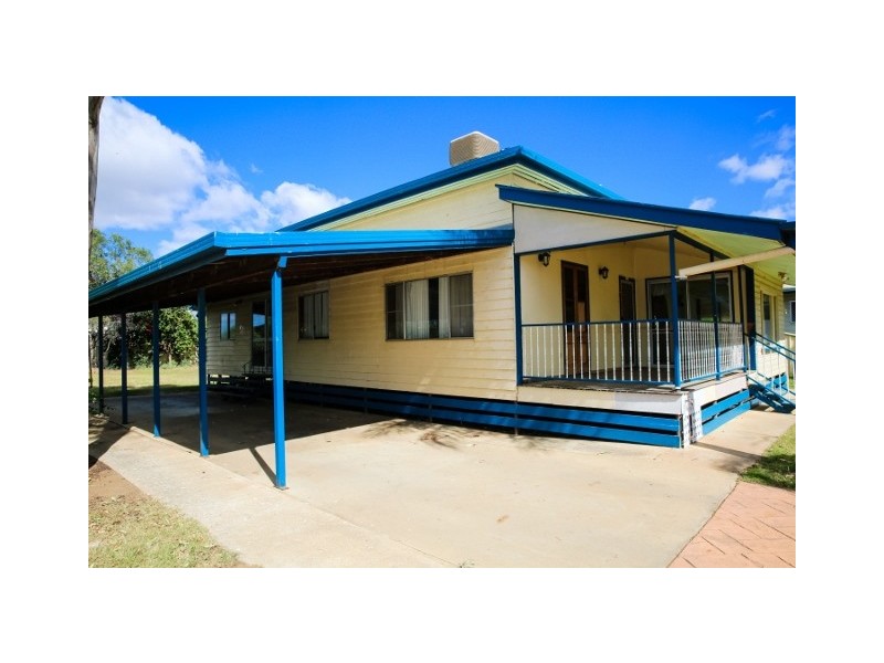 74 Raglan Street, Roma QLD 4455