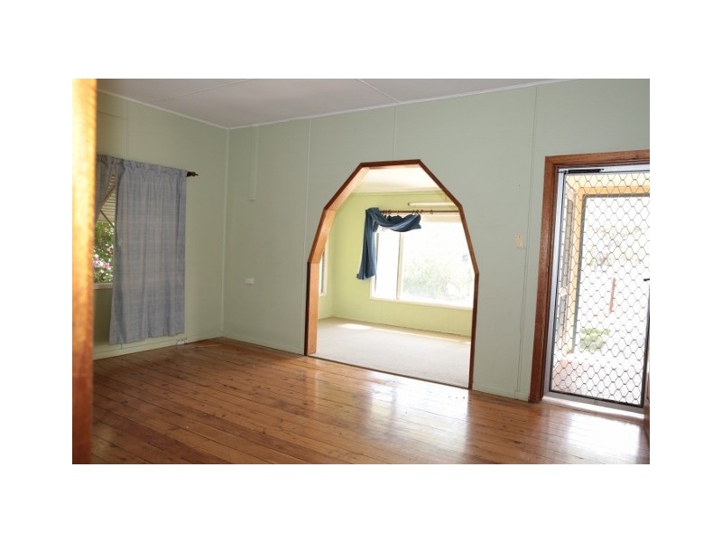 74 Raglan Street, Roma QLD 4455