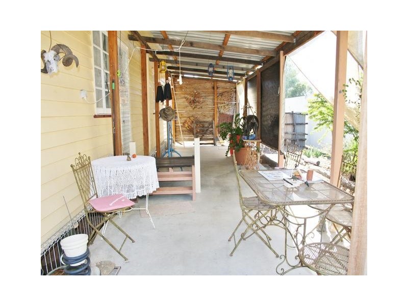 8 ROSE STREET, Blackall QLD 4472