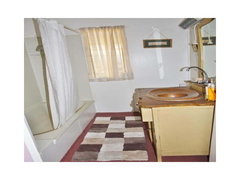 8 ROSE STREET, Blackall QLD 4472