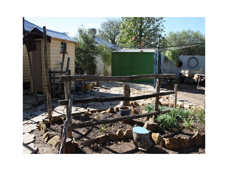 8 ROSE STREET, Blackall QLD 4472