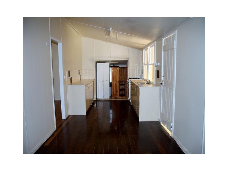 11 ROSE STREET, Blackall QLD 4472