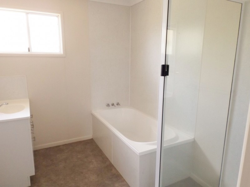 12 Luff Street, Roma QLD 4455