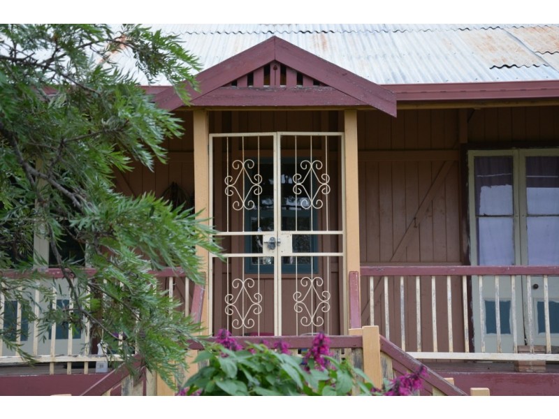 ‘ HOMEVIEW ‘, Miles QLD 4415