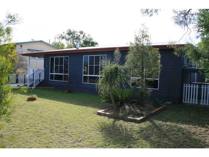 11 DAISY STREET, Miles QLD 4415