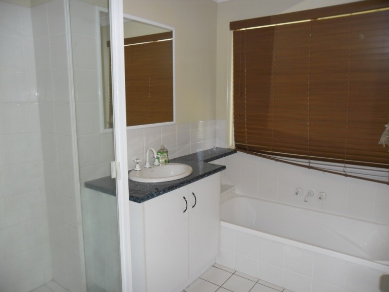 11 DAISY STREET, Miles QLD 4415