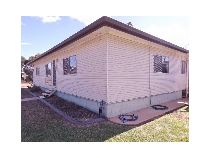 9 Hoffman Street, Roma QLD 4455