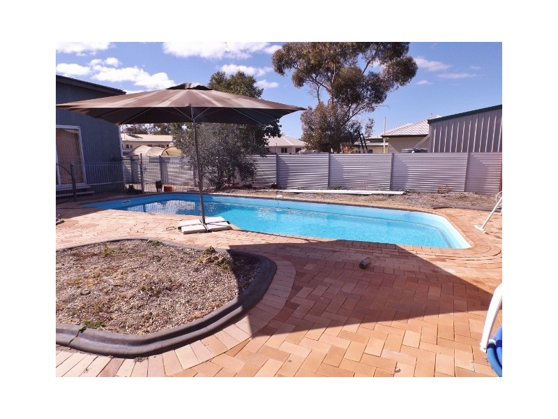 9 Hoffman Street, Roma QLD 4455
