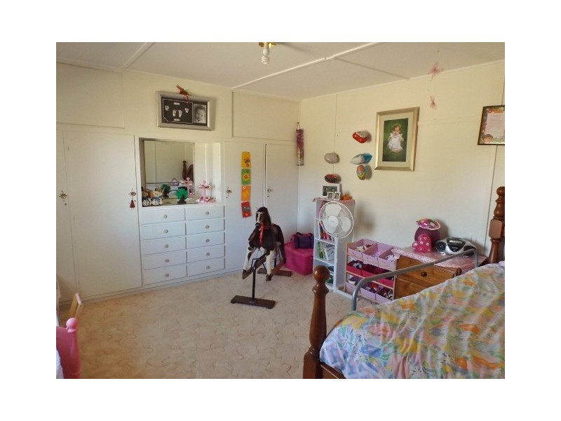 9 Hoffman Street, Roma QLD 4455