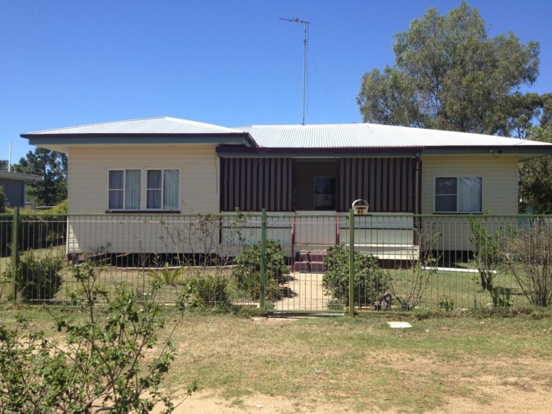 62 Edith Street, Miles QLD 4415