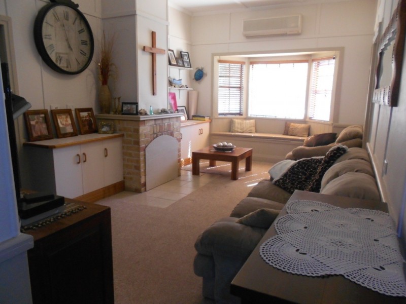 28 Eleanor Street, Miles QLD 4415