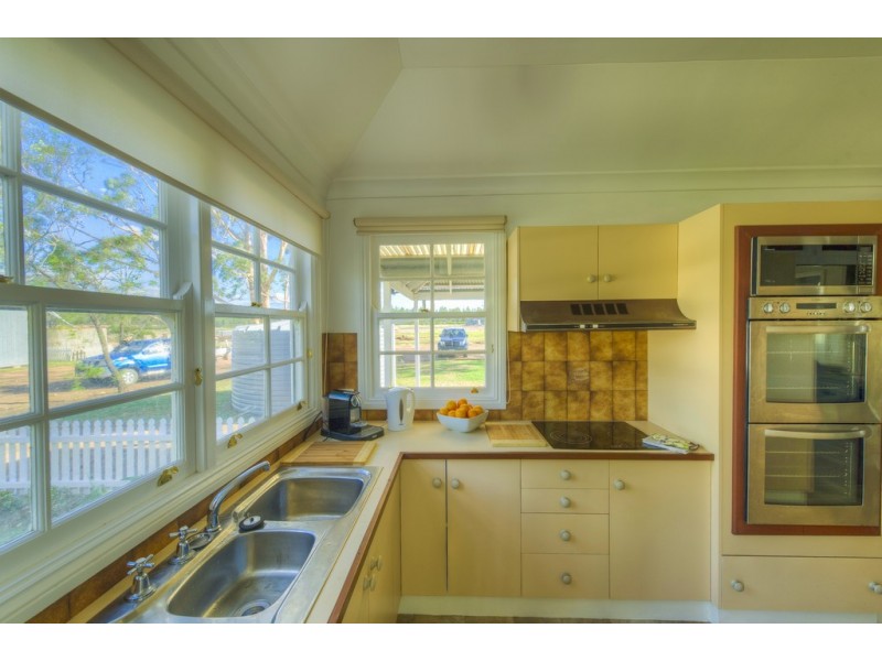 ” Windsor Cottage “, Miles QLD 4415
