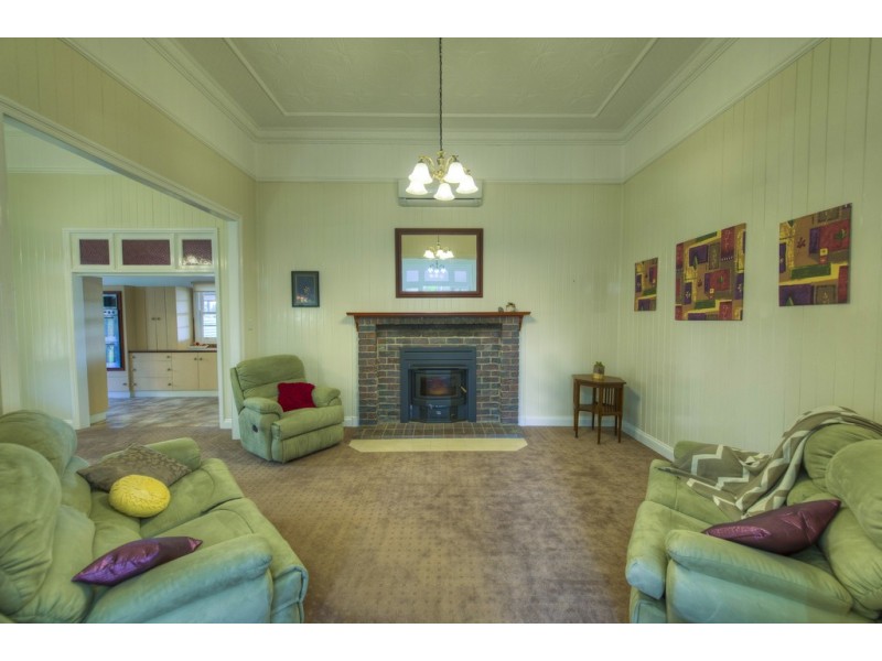 ” Windsor Cottage “, Miles QLD 4415