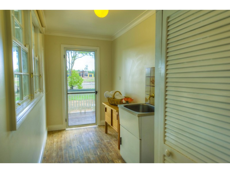 ” Windsor Cottage “, Miles QLD 4415