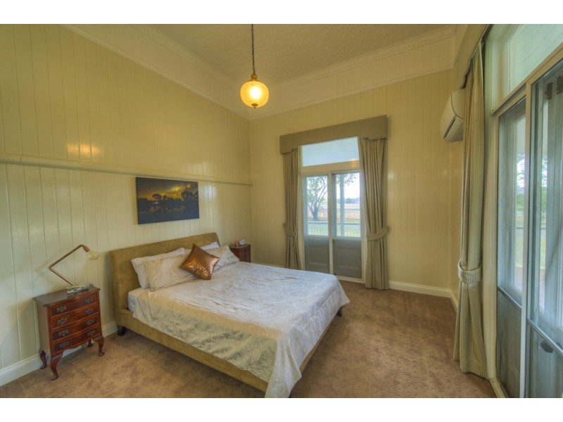 ” Windsor Cottage “, Miles QLD 4415