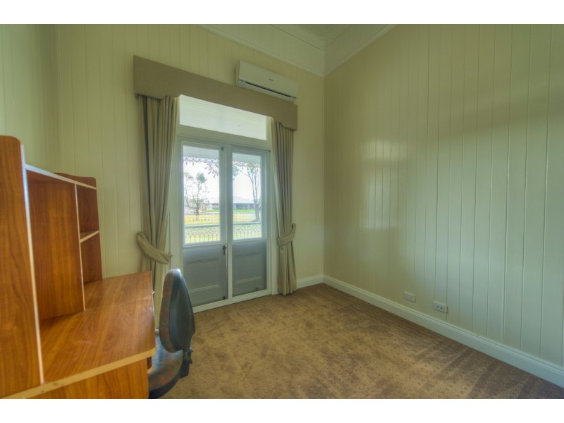 ” Windsor Cottage “, Miles QLD 4415