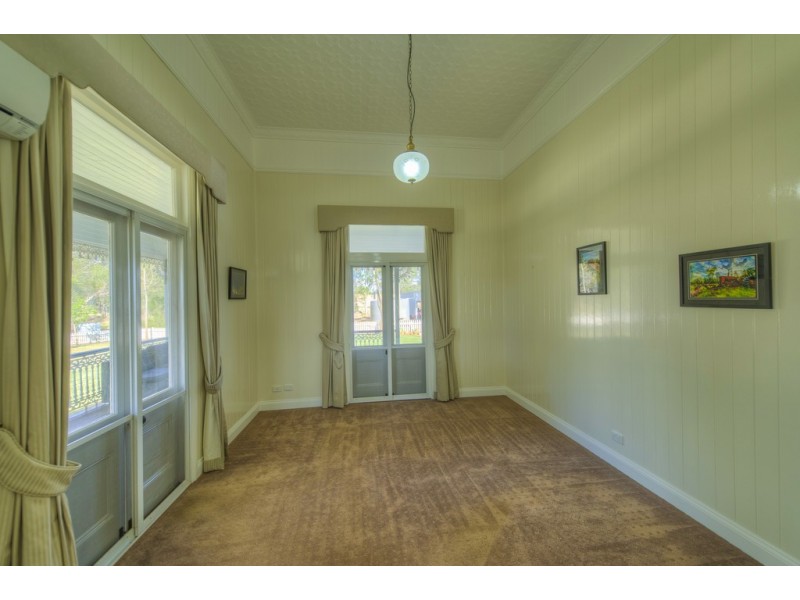 ” Windsor Cottage “, Miles QLD 4415