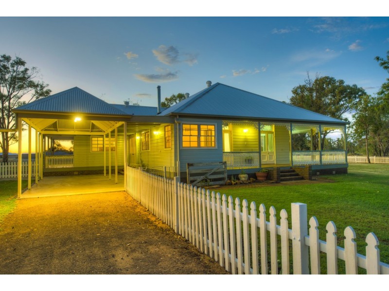 ” Windsor Cottage “, Miles QLD 4415