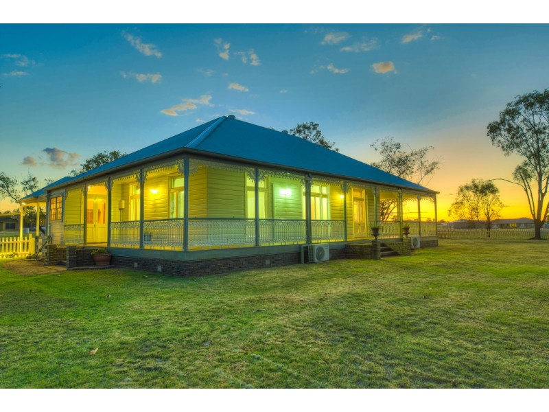 ” Windsor Cottage “, Miles QLD 4415