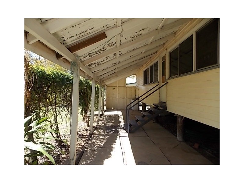 25 GARDEN STREET, Blackall QLD 4472