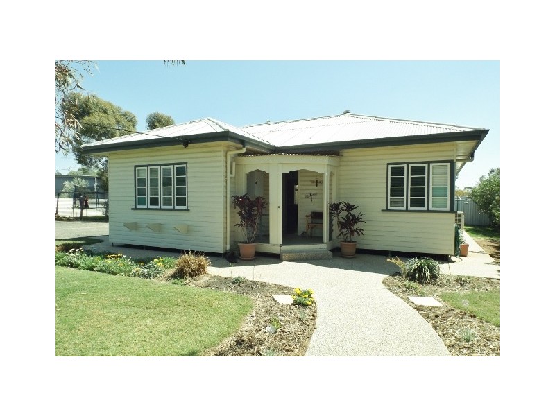 5 Hoffman Street, Roma QLD 4455