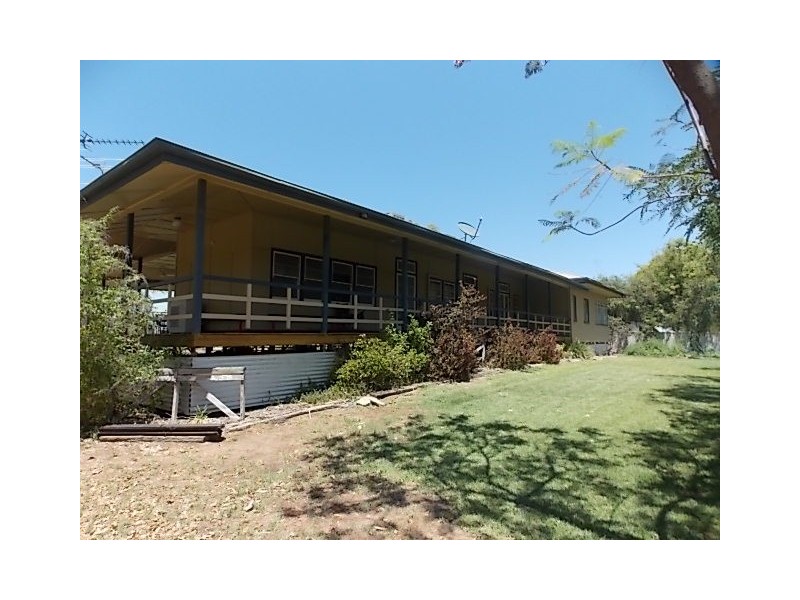28 GARDEN ST, Blackall QLD 4472