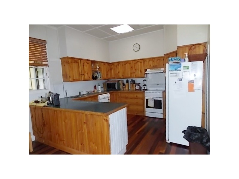 28 GARDEN ST, Blackall QLD 4472