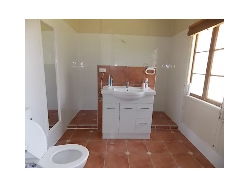 28 GARDEN ST, Blackall QLD 4472