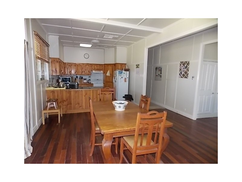 28 GARDEN ST, Blackall QLD 4472