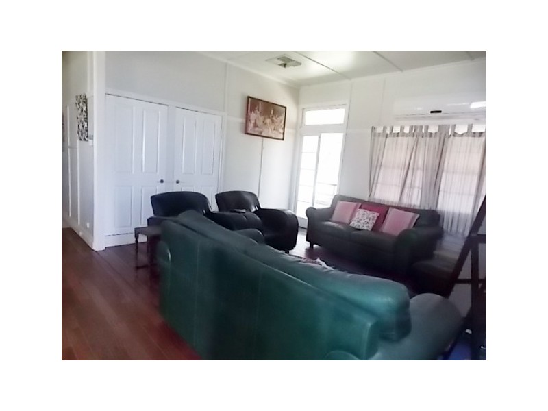 28 GARDEN ST, Blackall QLD 4472