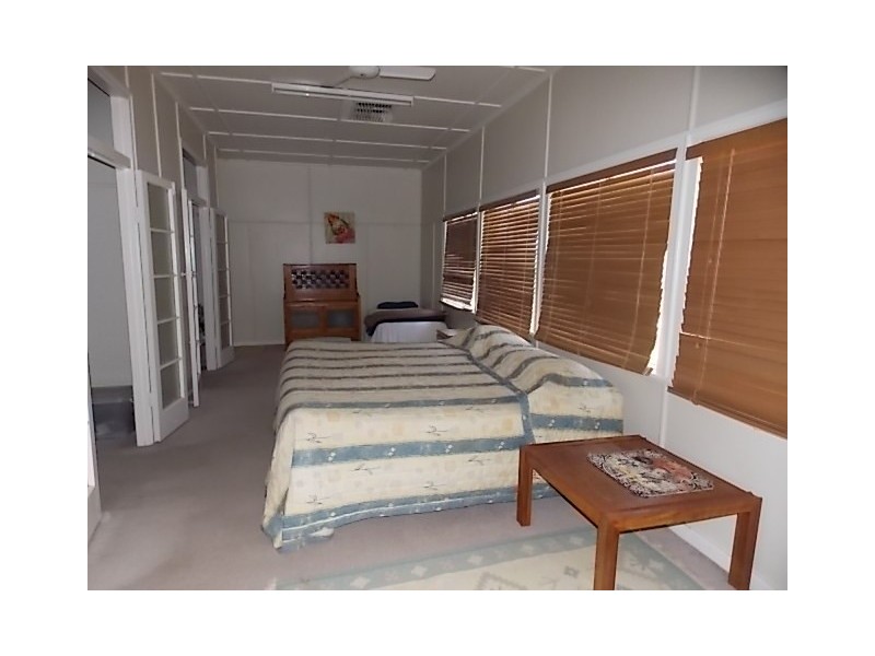 28 GARDEN ST, Blackall QLD 4472