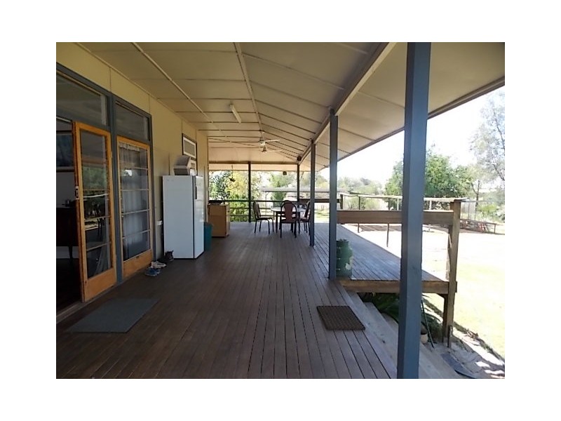 28 GARDEN ST, Blackall QLD 4472