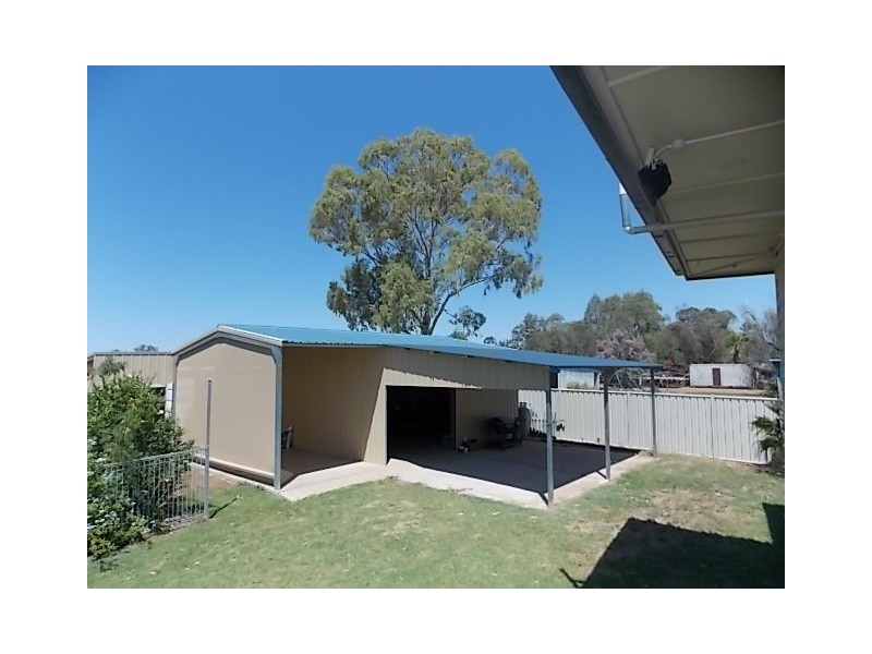 28 GARDEN ST, Blackall QLD 4472