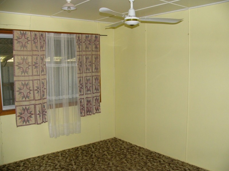 12 Ford  Street, Taroom QLD 4420