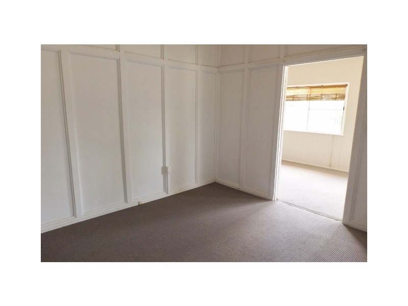 110 Northern Road, Roma QLD 4455