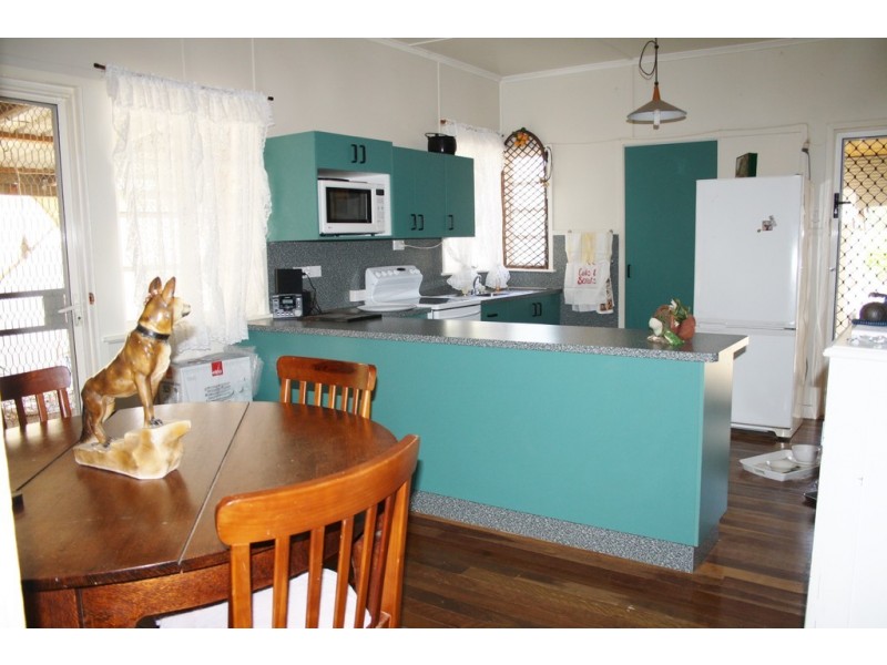 8 ROSE STREET, Blackall QLD 4472