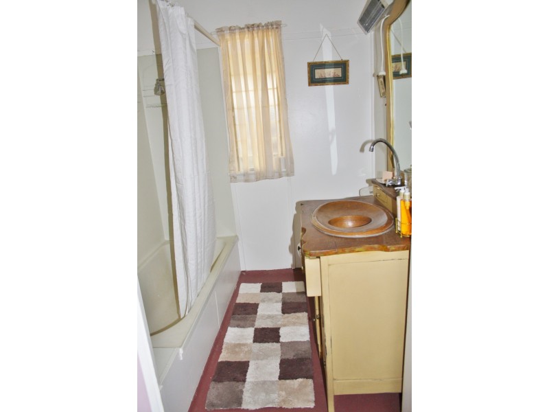 8 ROSE STREET, Blackall QLD 4472