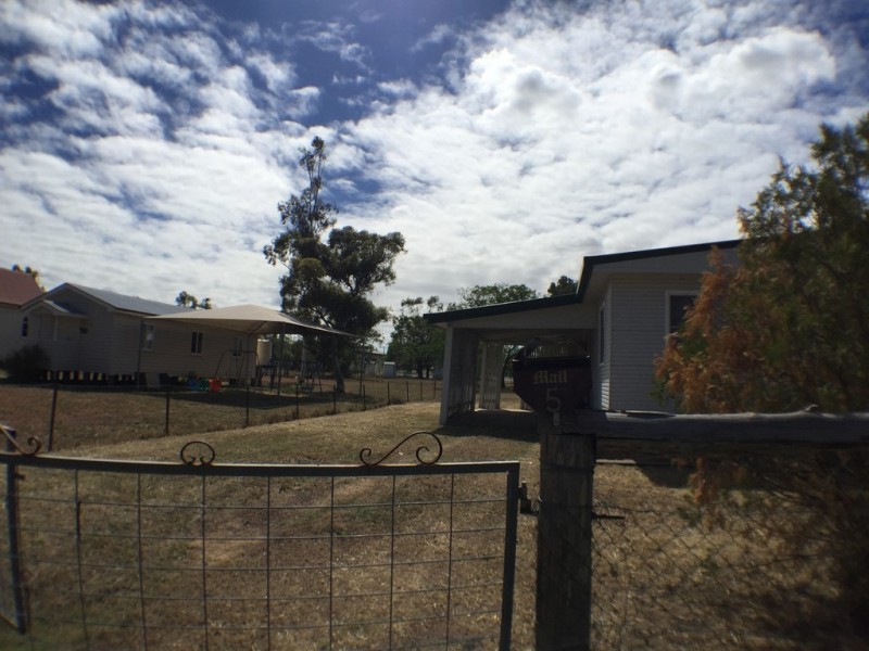 5 Lytton Street, Warra QLD 4411