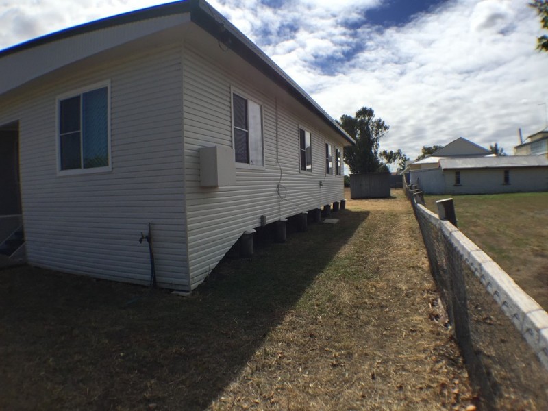 5 Lytton Street, Warra QLD 4411