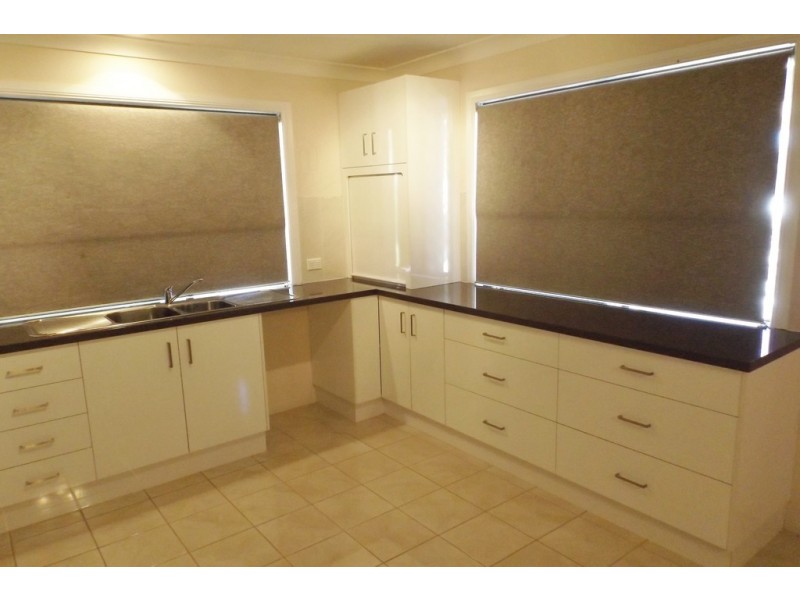 16-18 Edwardes Street, Roma QLD 4455